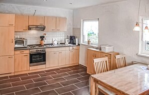 Køleskab, ovn, kogeplade