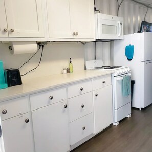 Fridge, microwave, oven - 2-Bed Shipping Container w/High-Speed Internet" (Phoenix)