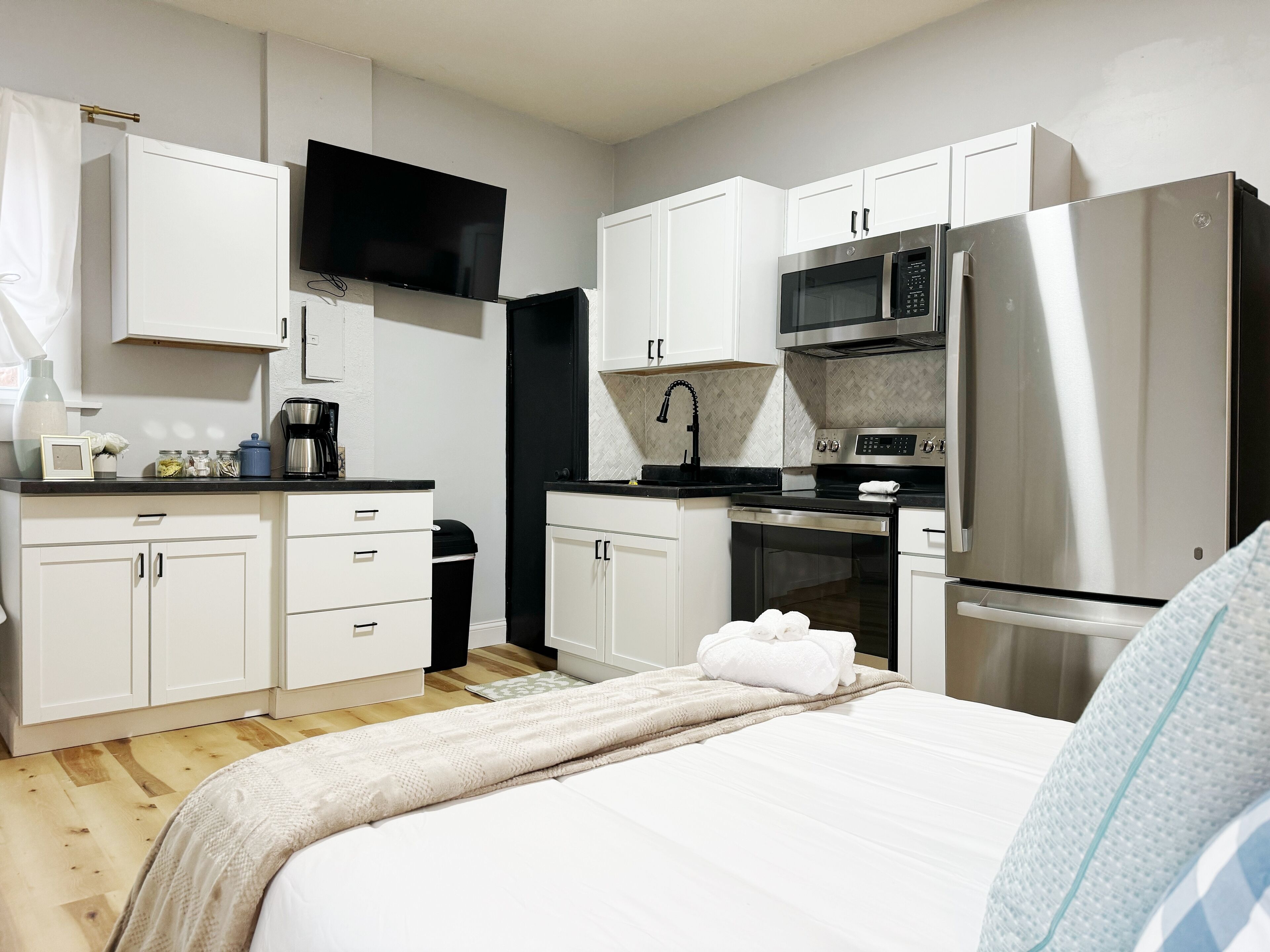 1 dormitorio, tabla de planchar con plancha, wifi y ropa de cama