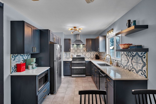 Frigorífic, microones, forn i placa de cuina