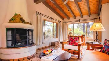 Studio Suite, 1 Bedroom, Fireplace, Garden View | Hypo-allergenic bedding, in-room safe, individually decorated