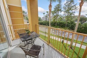 Outdoor dining - "Epic" Getaway
 (Orlando)