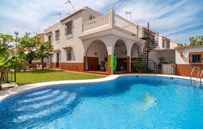 Indoor pool - Gorgeous home in Chipiona with WiFi (Chipiona)