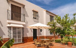 Outdoor dining - Gorgeous home in Chipiona with WiFi (Chipiona)