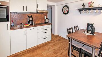 Kühlschrank, Ofen, Herdplatte, Geschirrspüler