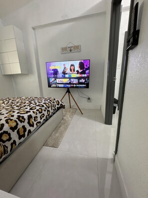 1 bedroom, free WiFi, bed sheets - Your own room Inside a home (Fort Lauderdale)