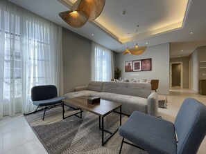 Appartement Design, 3 chambres | Coin séjour | Télévision à écran plat