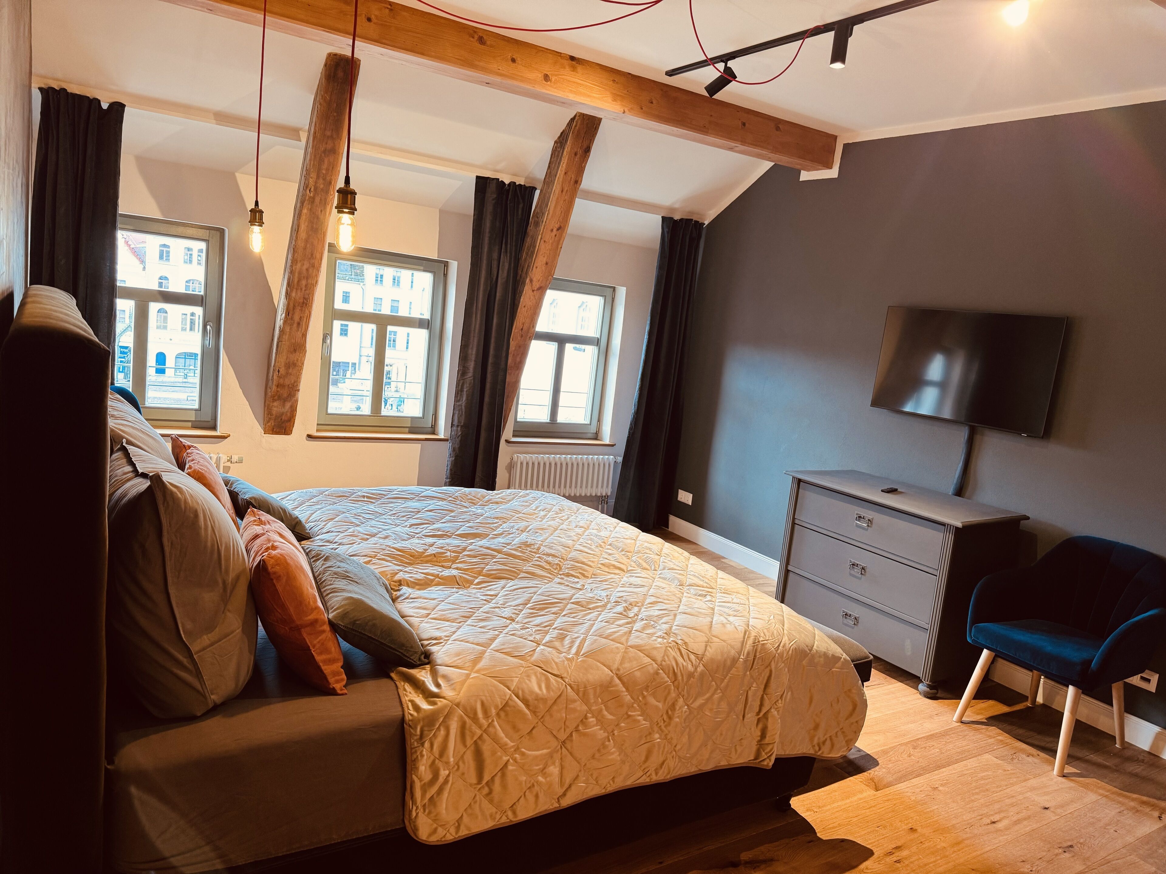 WiFi, bed sheets