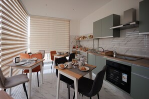 Free daily buffet breakfast - REDDIMUS Guest House (Naples)