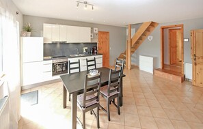 Fridge, oven, stovetop - Ferienwohnung Südmüritz (Südmüritz)