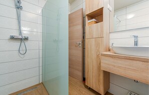 Shower, hair dryer - Beach front apartment in Vir with WiFi (Vir)