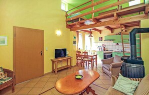 Fernseher, Kamin, Stereoanlage