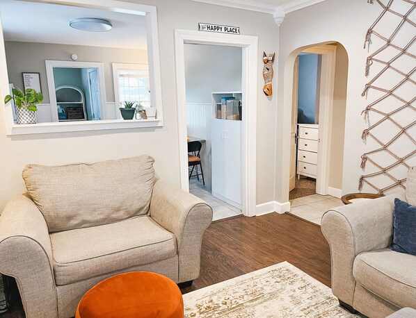 Interior - Derby Dream: 4 Min to Downs (Louisville)