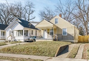 Exterior - Derby Dream: 4 Min to Downs (Louisville)