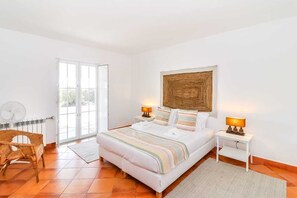 6 bedrooms, WiFi, bed sheets - Monte da Vista Alegre, Tipico Monte Alentejano, 15 min de Elvas - Piscina - T6 (Elvas)