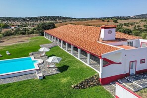 Exterior - Monte da Vista Alegre, Tipico Monte Alentejano, 15 min de Elvas - Piscina - T6 (Elvas)