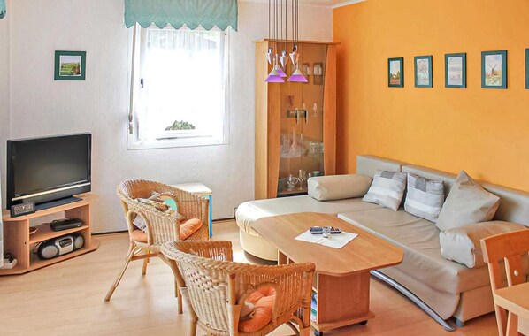 TV, stereo - 2 bedroom awesome home in Wesenberg (Wesenberg)