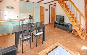 Fridge, oven, stovetop - Ferienwohnung Südmüritz (Südmüritz)