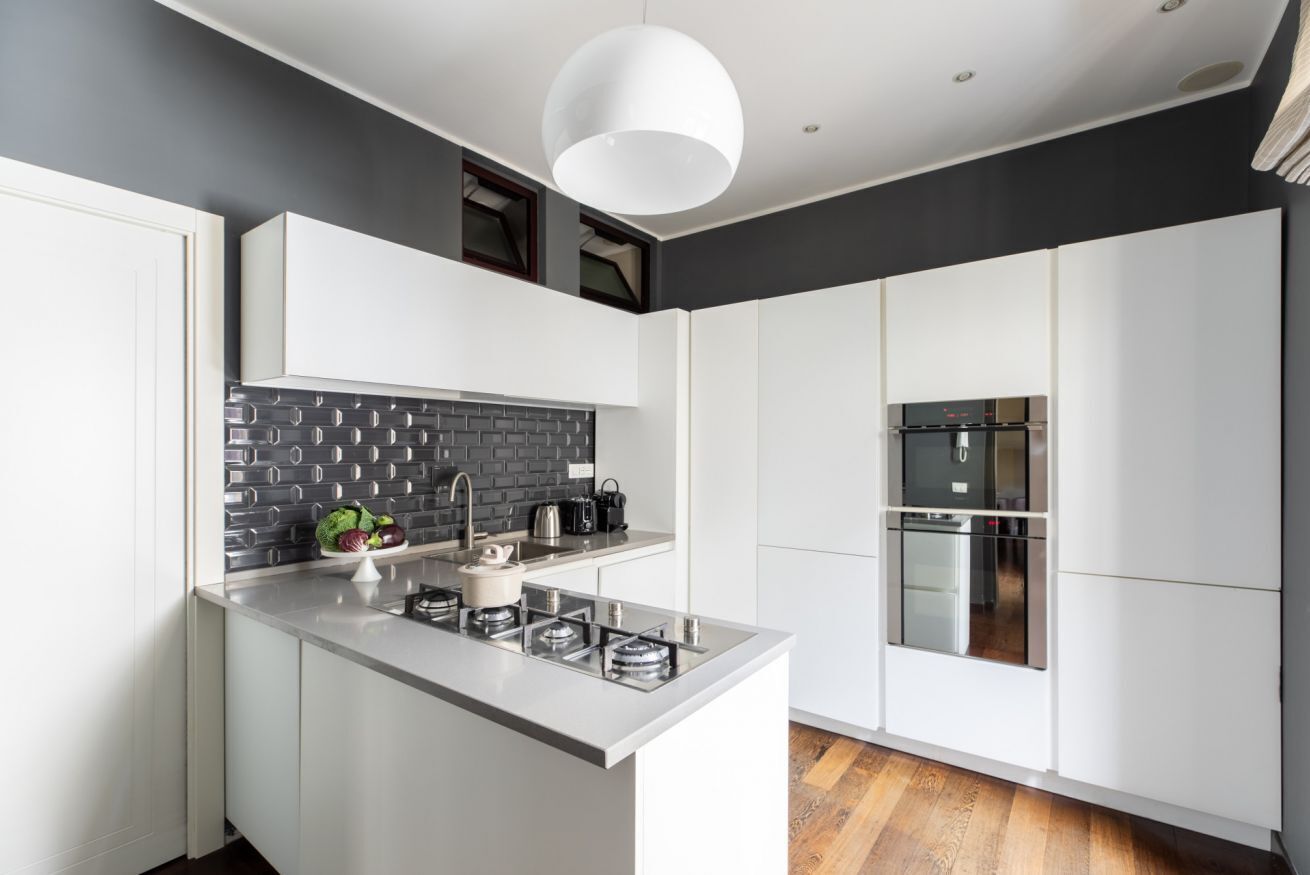 冰箱、微波炉、烤箱、炉灶