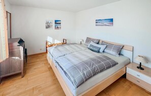 3 Schlafzimmer, Reisekinderbett, kostenloses WLAN, Bettwäsche