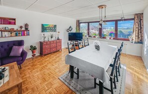 Fernseher, DVD-Player, Stereoanlage