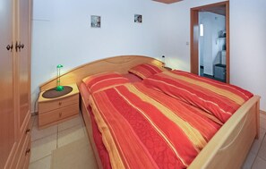 1 bedroom, bed sheets - Ferienhaus Krakow am See (Krakow am See)
