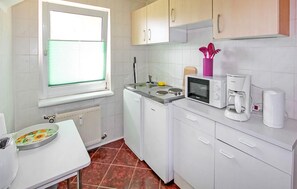 Kjøleskap og kokeplater