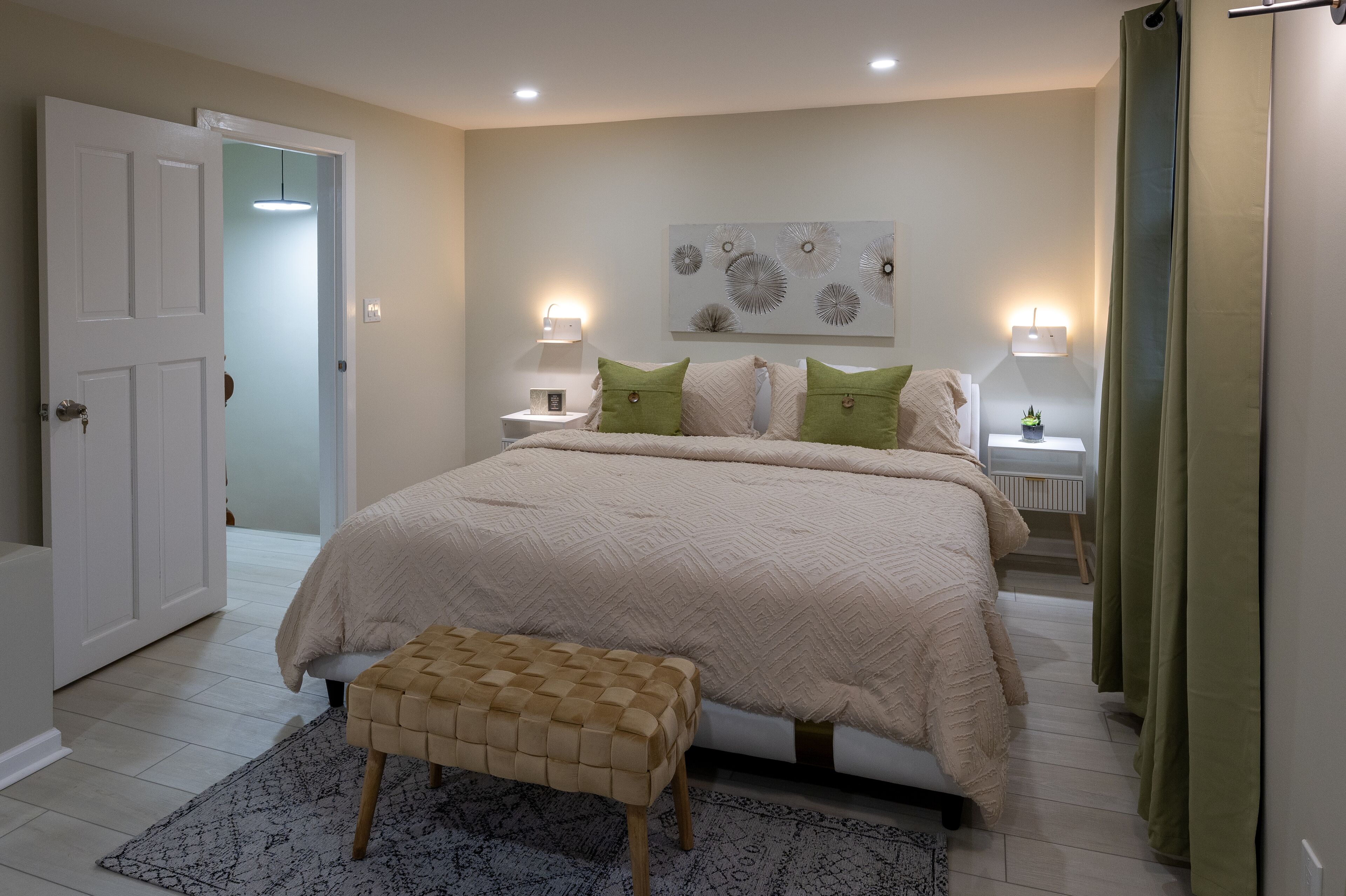 3 bedrooms, iron/ironing board, WiFi, bed sheets