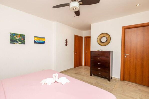 Iron/ironing board, free WiFi, bed sheets