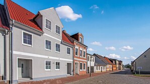 A row of traditional European-style buildings with a cobblestone street. - Gorgeous home in Ueckermünde (Seebad) (Ueckermünde (Seebad))