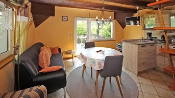 Fernseher, Kamin, Stereoanlage