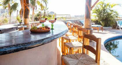 Location is Everything! Pool, Jacuzzi & Privacy!