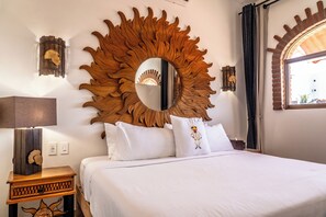 Grand appartement, 2 slaapkamers, airconditioning, uitzicht op de stad | Hypoallergeen beddengoed, pillowtop-bedden, een kluis op de kamer