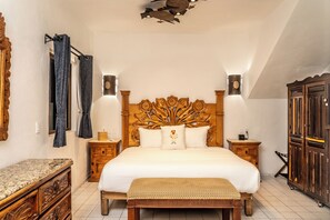 Grand Condo, 1 Bedroom, Patio, Ground Floor | Hypo-allergenic bedding, pillowtop beds, in-room safe - 5 Frogs Hotel Bucerias  (Bucerías)