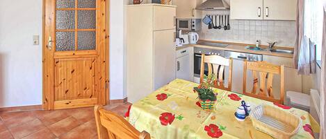 Réfrigérateur, four, plaque de cuisson, lave-vaisselle