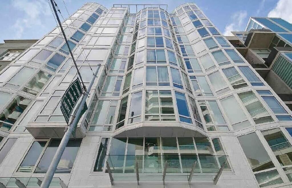 Contemporary 1 BR With Parking - San Francisco Life Real Estate 