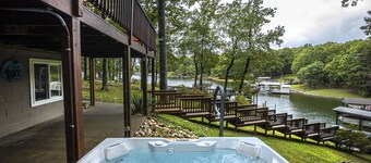 Hot tub, Dock, Fire Pit, Dog Friendly, Golf, 