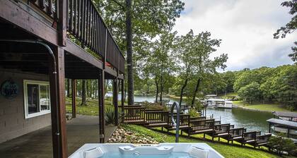 Hot tub, Dock, Fire Pit, Dog Friendly, Golf,