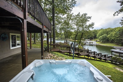 Hot tub, Dock, Fire Pit, Dog Friendly, Golf,