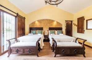 5 bedrooms, iron/ironing board, WiFi, bed sheets