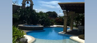 EL Retiro Luxury Villa - Costa Rica Casa de Lujo Tipo Colonial - Comodidad 100%