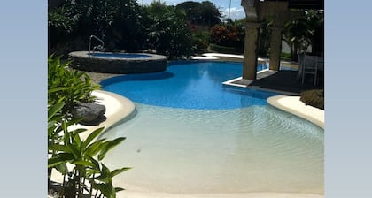 EL RETIRO LUXURY VILLA - COSTA RICA
Casa de lujo tipo colonial - comodidad 100%