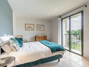 4 bedrooms, iron/ironing board, travel crib, WiFi