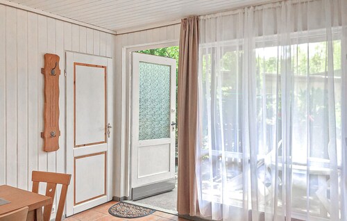 1 bedroom stunning home in Rheinsberg OT Warenthi