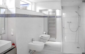 Douche, sèche-cheveux