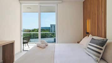 2 bedrooms, in-room safe, desk, iron/ironing board