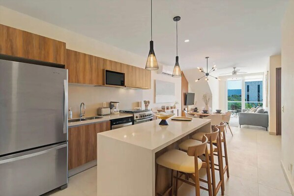 Fridge, microwave, oven, stovetop - Akumal Skies Prv Jacuzzi W Sea Views Walk To Beach (Akumal)