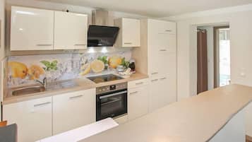 Refrigerador, horno, parrilla de estufa y lavavajillas