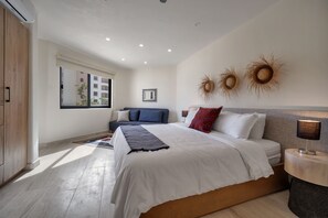 3 bedrooms, in-room safe, iron/ironing board, free WiFi