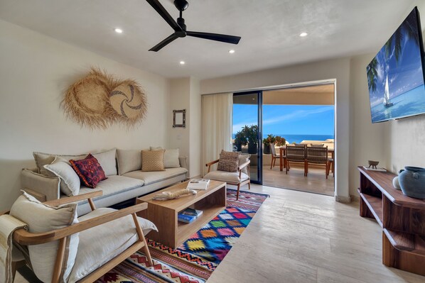 Smart TV, table tennis